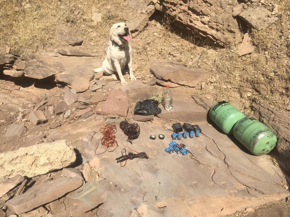 Siirt’te PKK’lı teröristlere ait EYP yapımında kullanılan malzemeler ele geçirildi