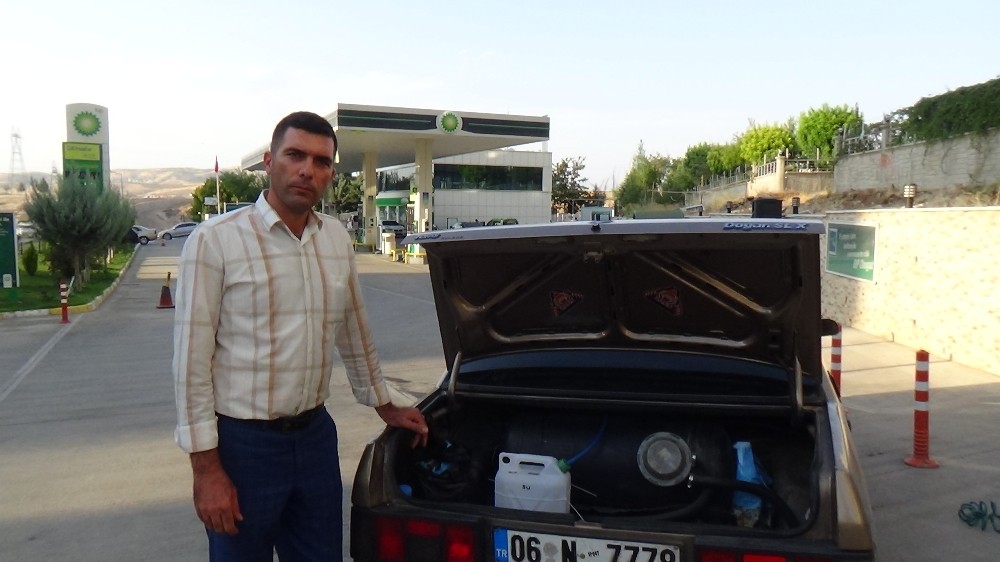 Siirt’te yaşayan fizik mühendisi, arabasını suyla çalıştıran cihaz yaptı