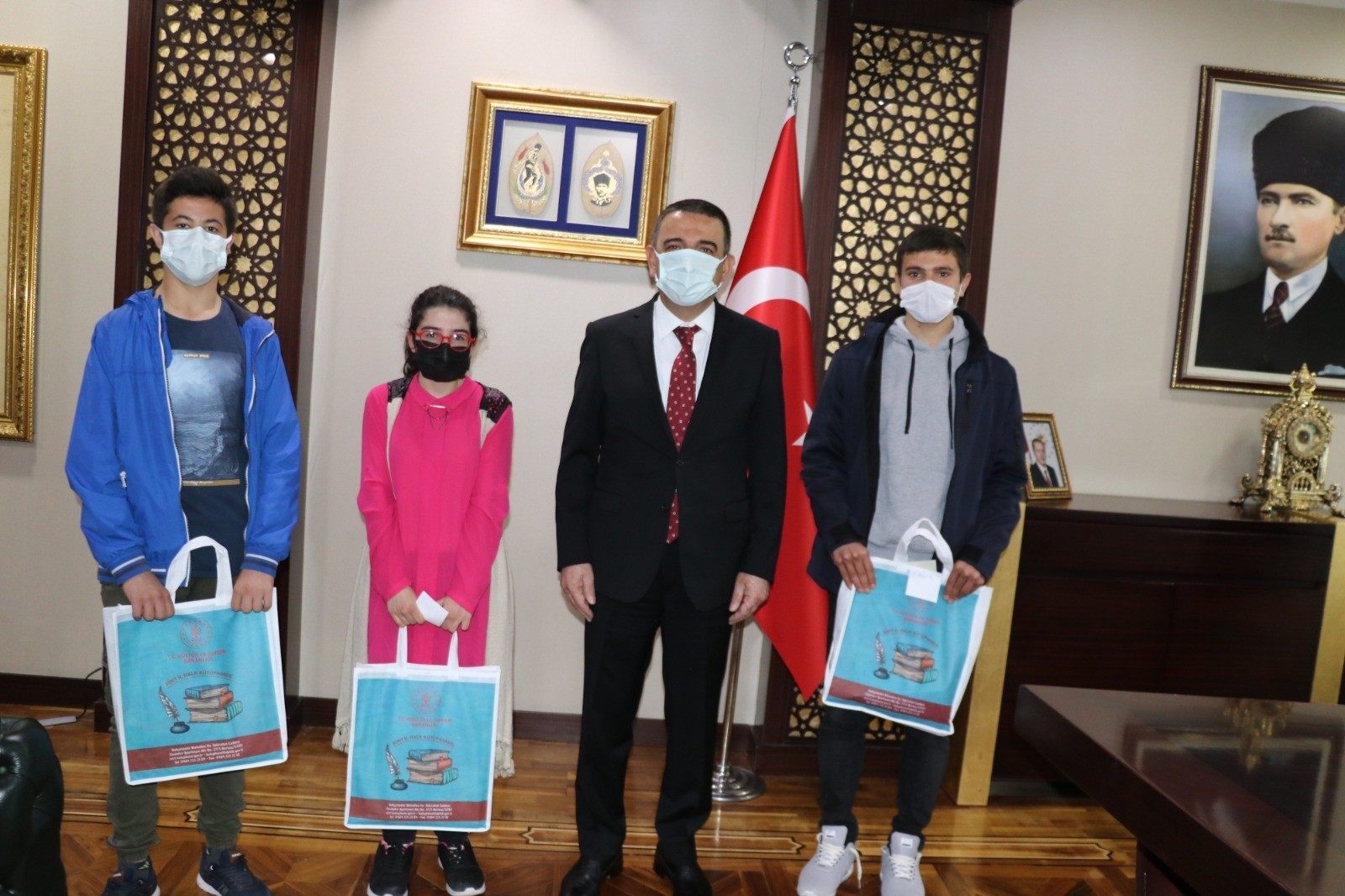 Siirt Valisi Hacıbektaşoğlu kütüphane çalışanları heyeti ile görüştü