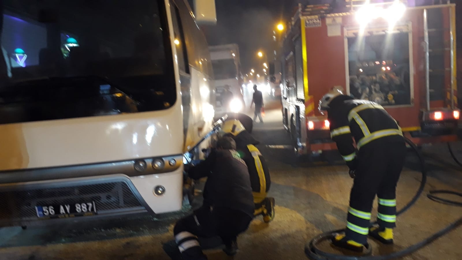 Siirt’te seyir halindeki otobüs alev aldı