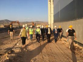 Siirt Valisi Hacıbektaşoğlu, çinko izabe tesisi inşaatında incelemelerde bulundu
