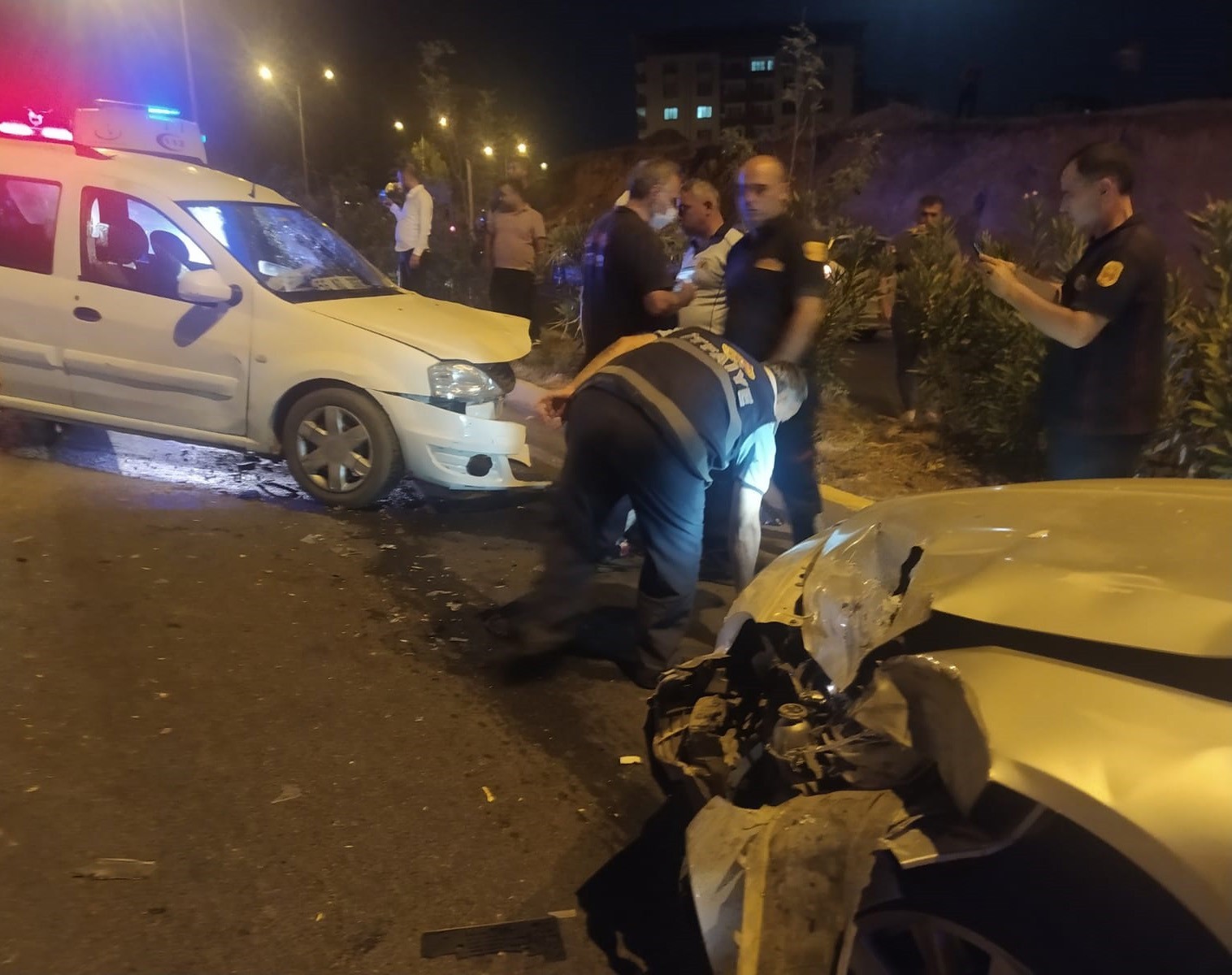 Siirt’te iki otomobil çarpıştı: 8 yaralı