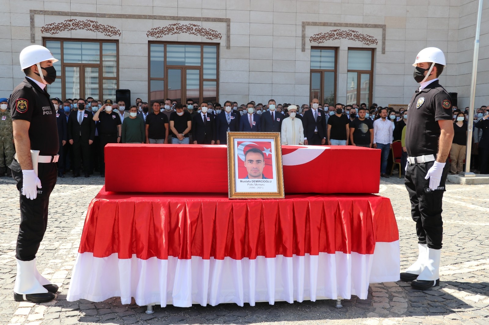 Siirt’te kazada hayatını kaybeden polis memuru için tören düzenlendi