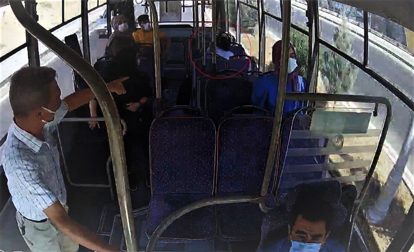 Siirt’te otobüste bayılan yolcuyu şoför hastaneye yetiştirdi