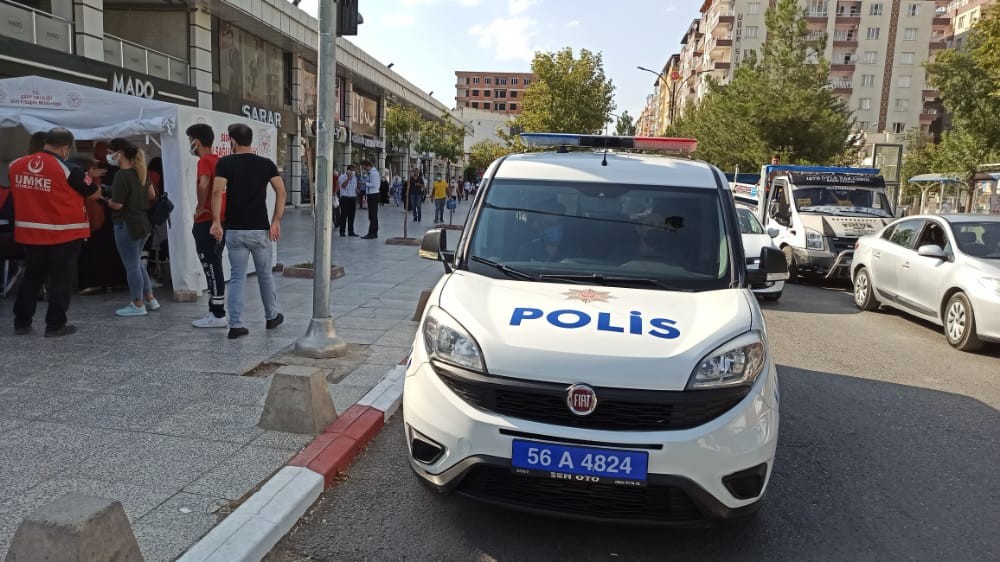 Siirt’te vakalar artınca emniyet araçları ve cami hoparlörlerinden vatandaşlar uyarıldı