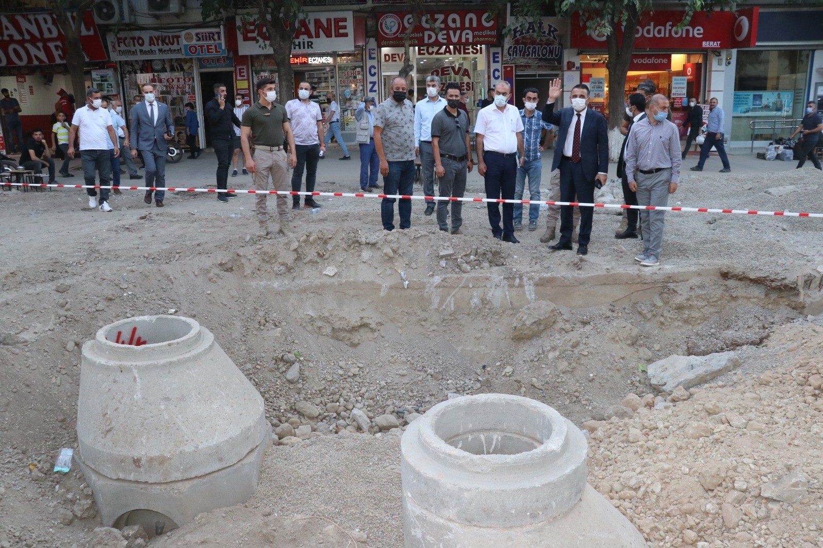 Siirt Valisi Hacıbektaşoğlu kent merkezinde devam eden çalışmaları denetledi