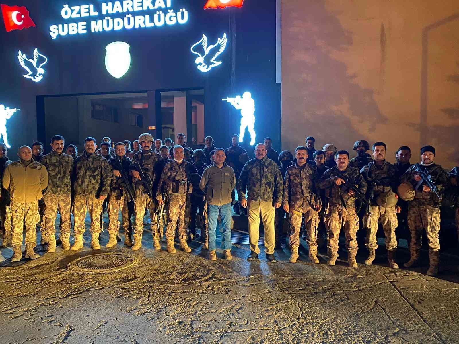 Fırat Kalkanı bölgesinde görevli özel harekat polisler Siirt’te döndü