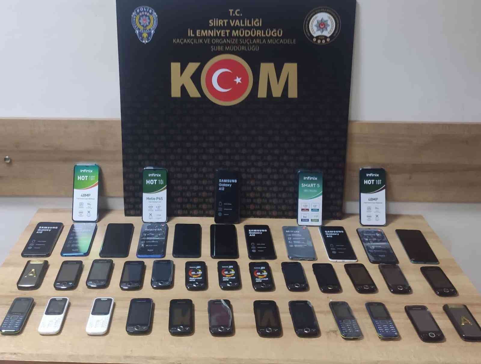 Siirt’te piyasa değeri 60 bin 250 lira olan kaçak cep telefonu ele geçirildi