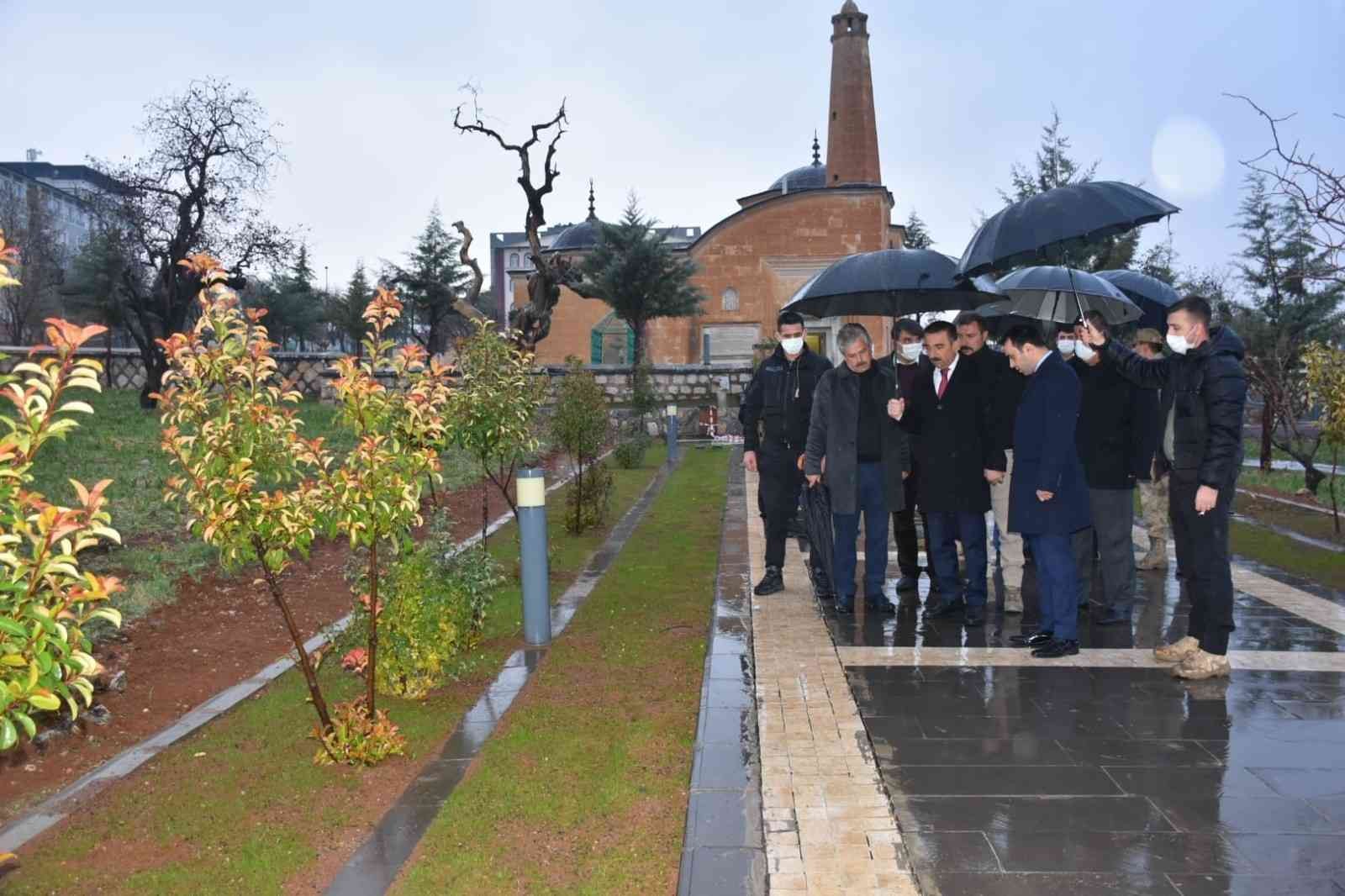Siirt Valisi Hacıbektaşoğlu, Millet Bahçesinde çalışmaları inceledi
