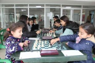 Yeni atanan öğretmen, kızının satrançta başarılı olması için Siirt’i tercih etti
